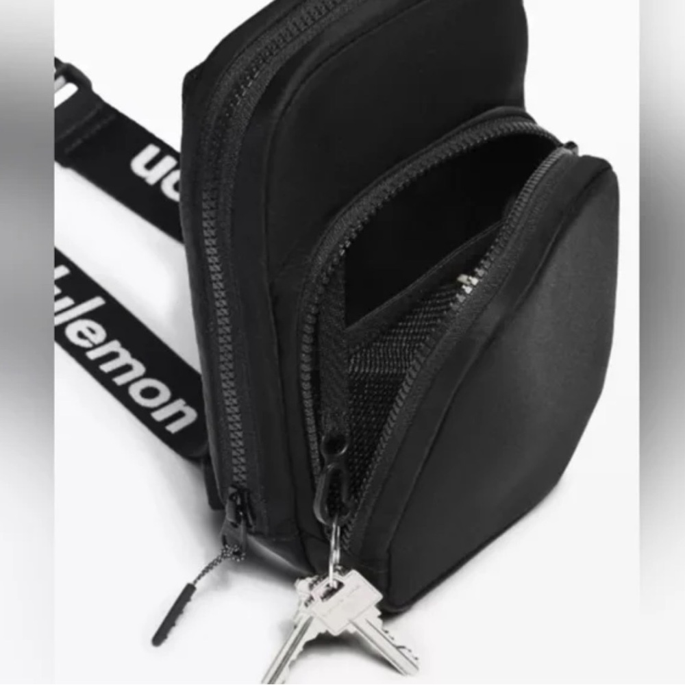 Lululemon crossbody bag with double pockets